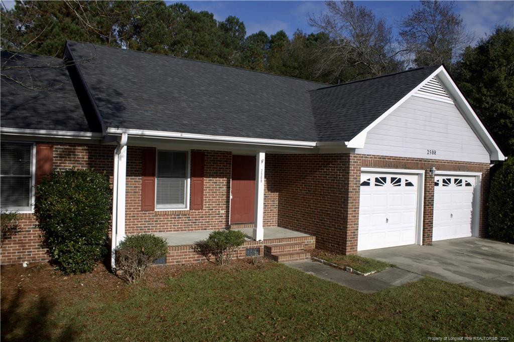 a view of a house with a yard