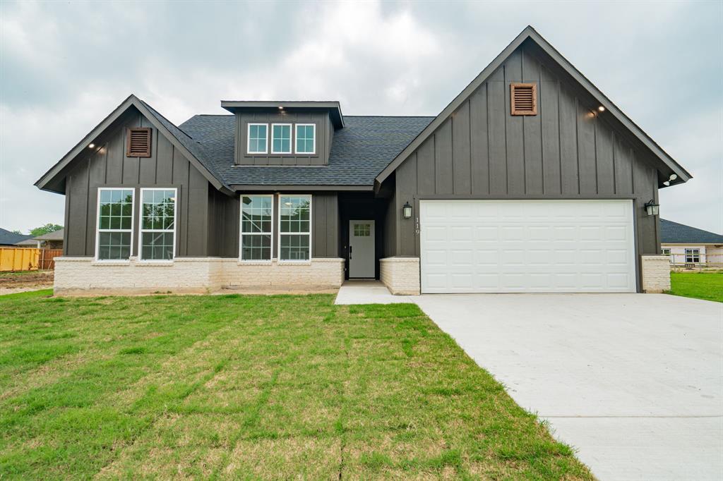 a view of front of house with a yard