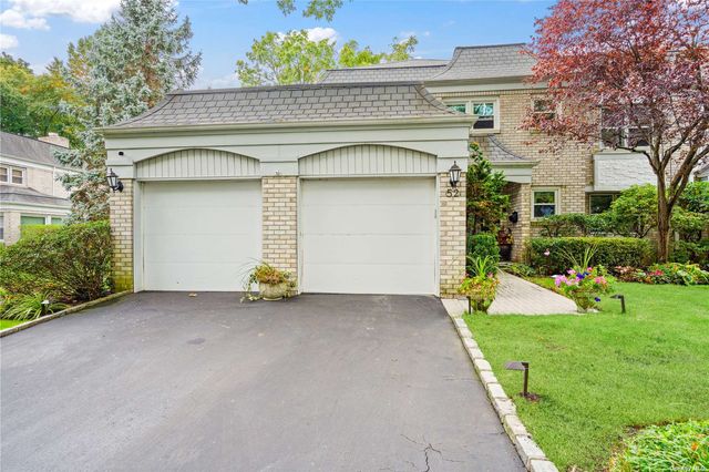 $1,895,000 | 52 Fairway Drive, Unit 52 | North Hills