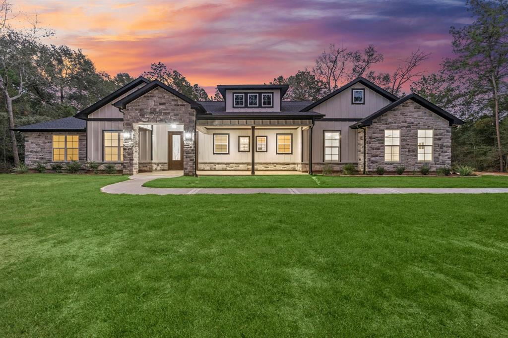 GORGEOUS NEW CONSTRUCTION HOME IN SADDLE CREEK FOREST! Grass is virtually enhanced