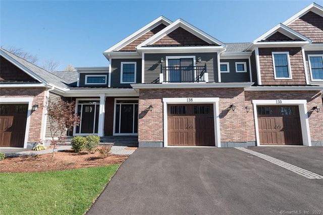 $699,900 | 112 Yorkshire Court, Unit 112 | Farmington