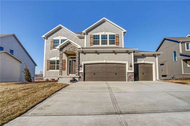 $439,995 | 504 Woodview Drive | Raymore