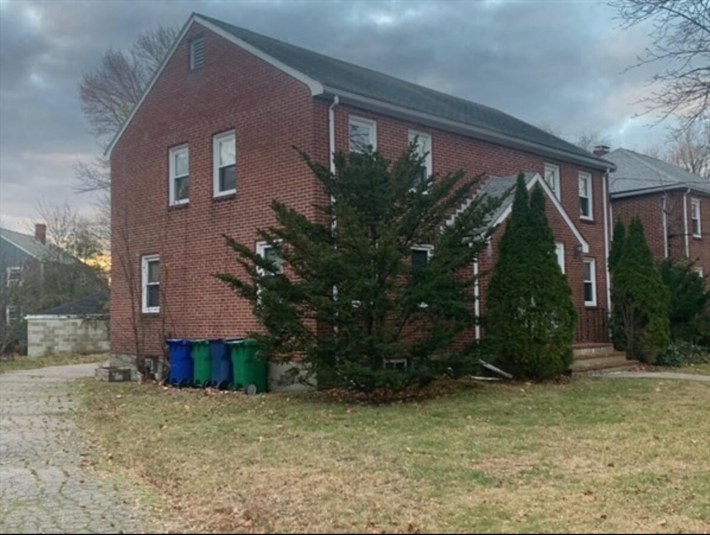 a view of a house with a yard