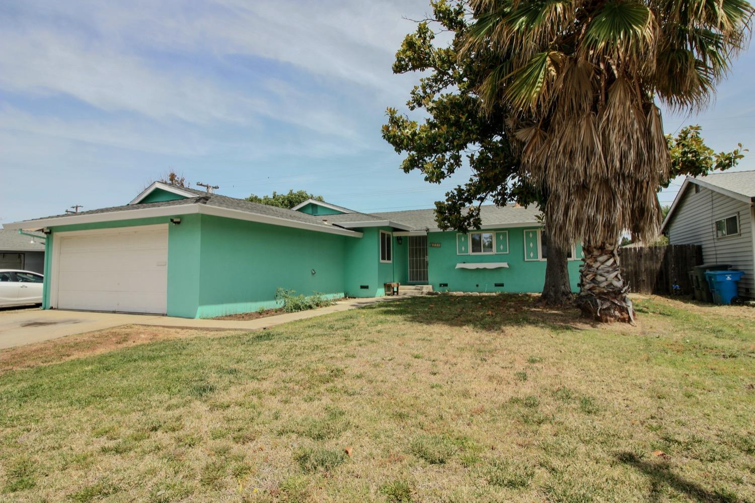 a view of a house with a yard and garage