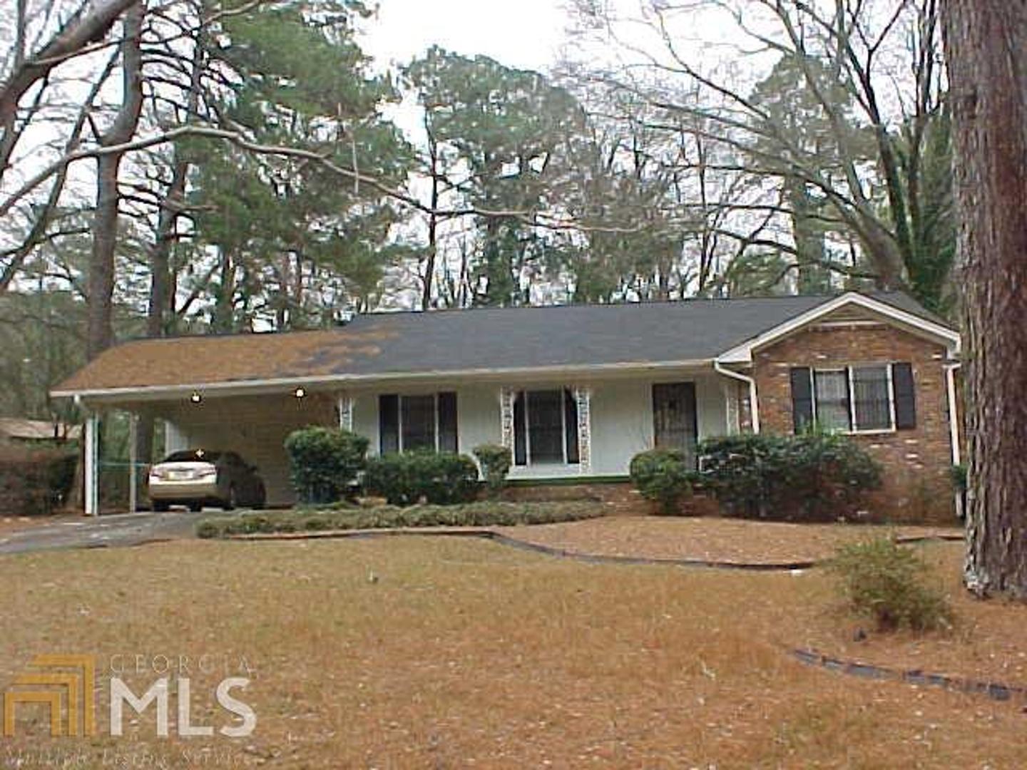 front view of house with a yard