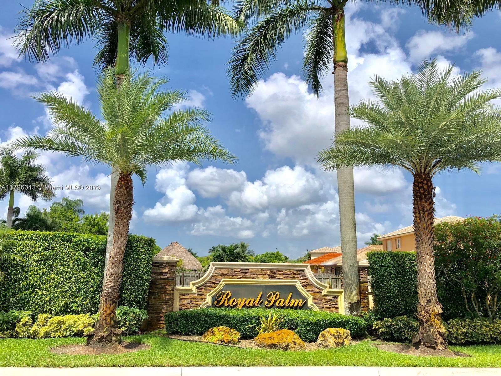 a view of a yard with palm trees