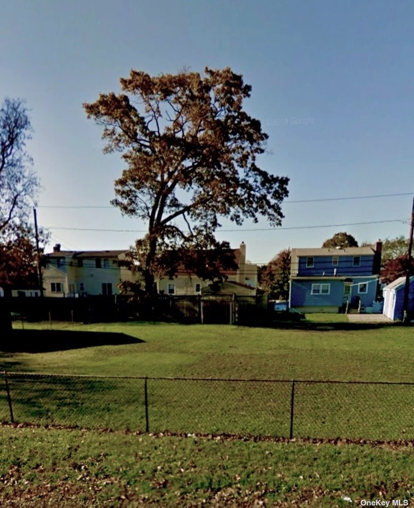 a view of a house with a big yard