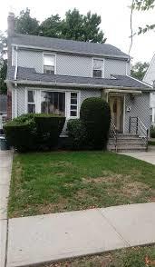 View of front of home featuring a front lawn