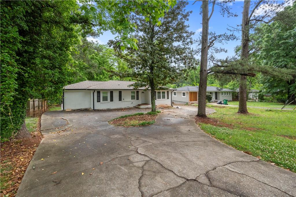 a view of a house with a backyard