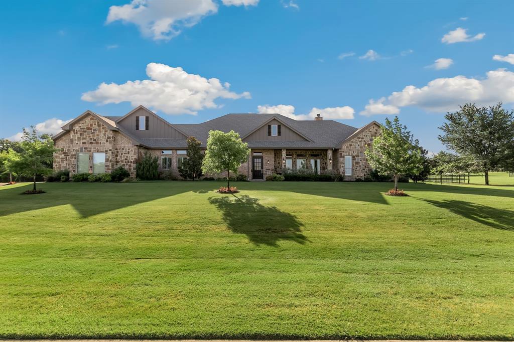 a view of a house with a big yard