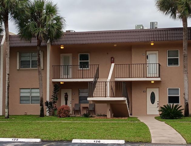 $179,900 | 154 Lake Meryl Drive, Unit 257 | Golden Lakes