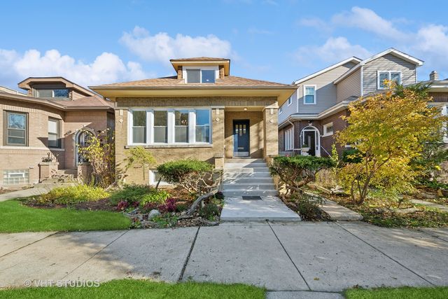 $739,000 | 6245 North Rockwell Street | West Rogers Park