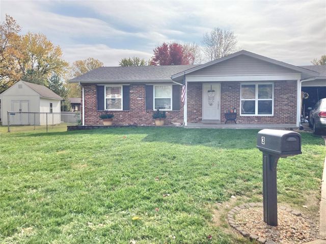 $1,900 | 3 Creekwood Court | Saint Charles