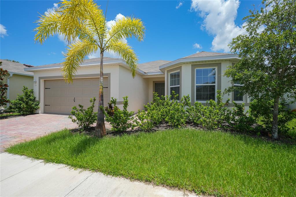 a view of a house with a backyard