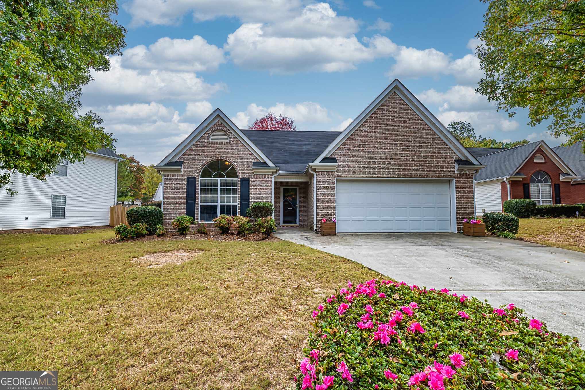 a front view of house with yard