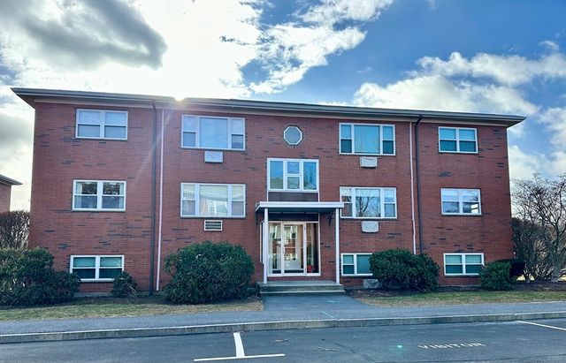 $2,400 | 28 Whitman Road, Unit 12 | Warrendale