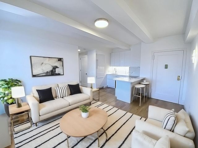 $799,000 | 365 West 20th Street, Unit 15D | Chelsea