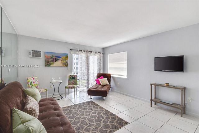 $295,000 | 1441 Lincoln Road, Unit 417 | West Avenue