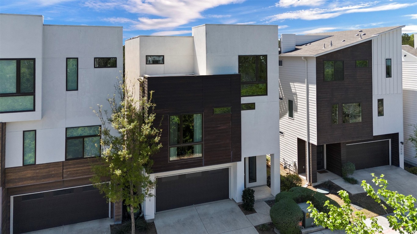 Modern home in popular South West Austin Neighborhood