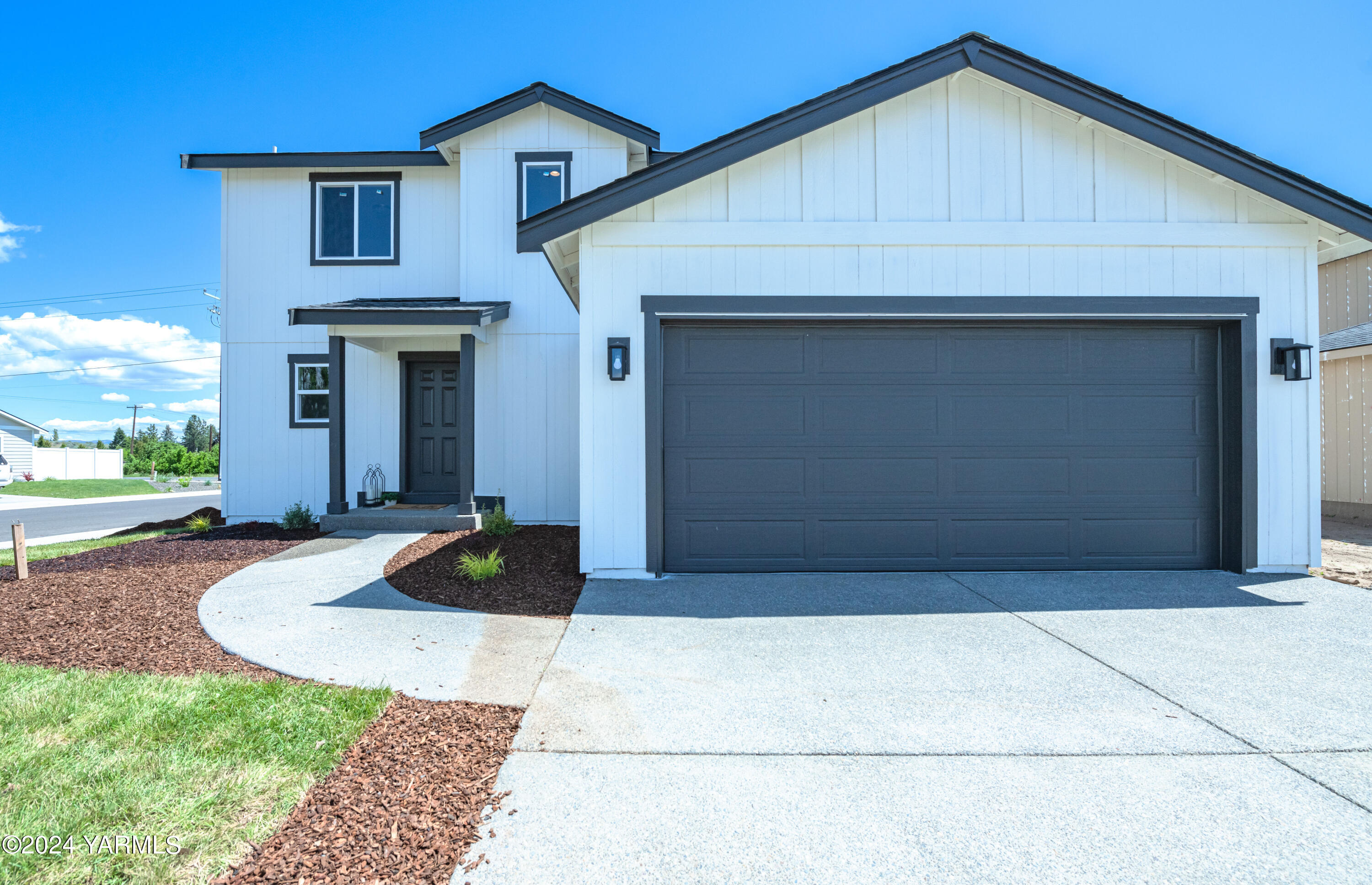 a front view of house with yard