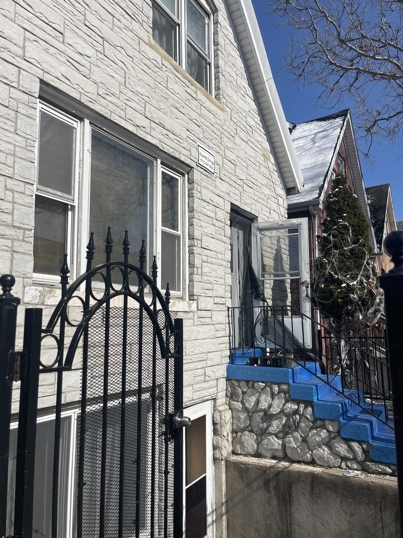 a view of house with a street