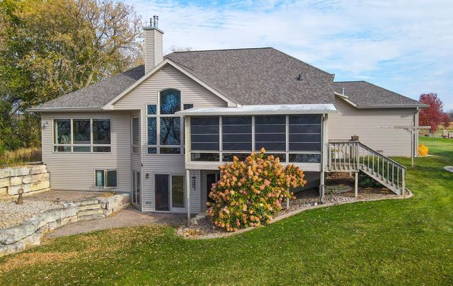 $799,900 | 535 Lake Breeze Drive | Stockbridge