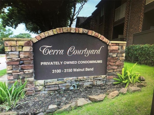 $1,300 | 3150 Walnut Bend Lane, Unit 620 | Terra Courtyard Condominiums