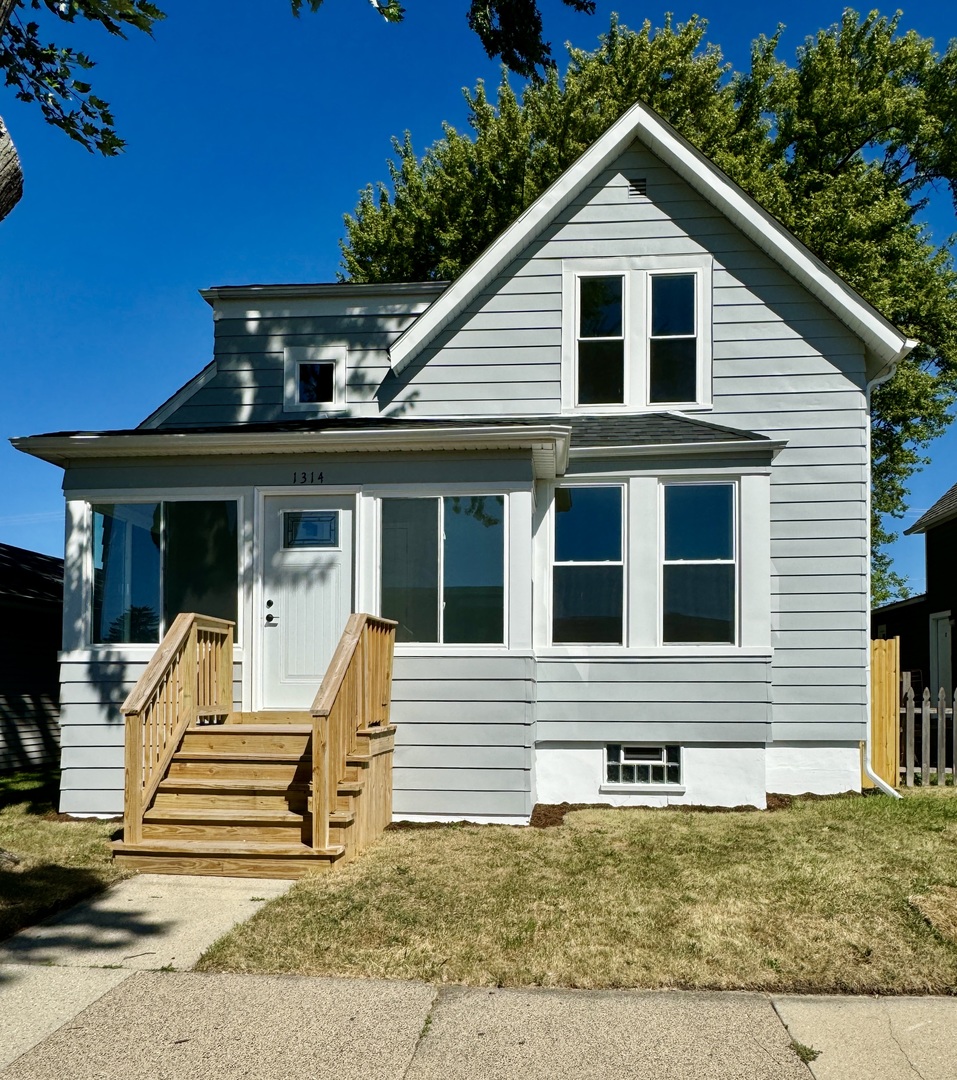 a view of a house with a small yard and plants