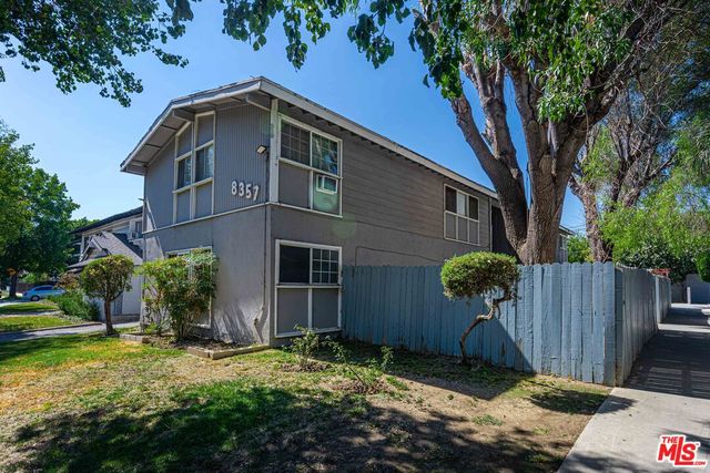 $1,350,000 | 8357 Amigo Avenue | Northridge