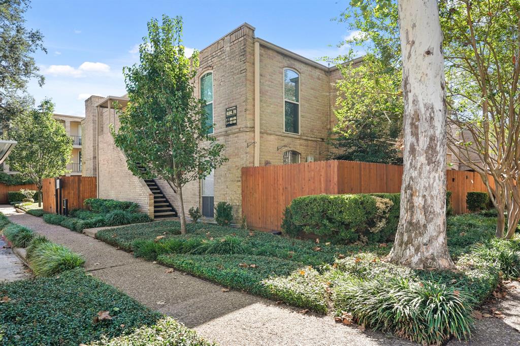 a view of a house with a yard and plants