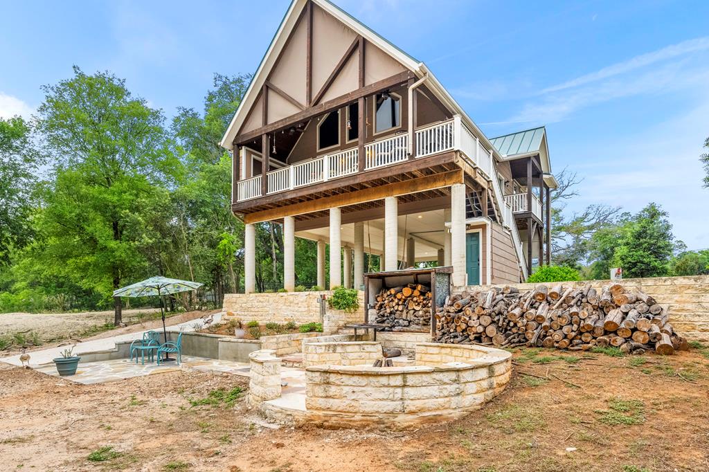 a view of a house with backyard and sitting area