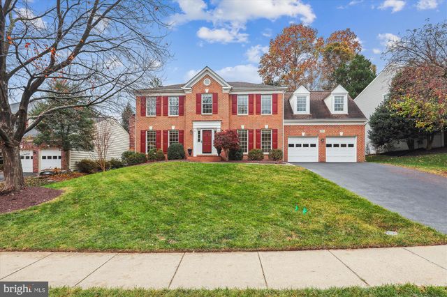 $1,025,000 | 9322 Braymore Circle | Barrington