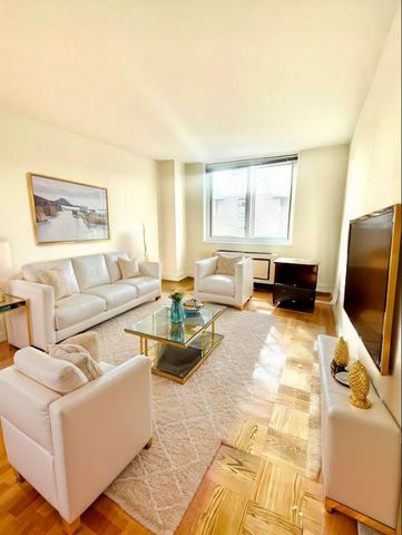 $4,500 | 400 East 71st Street, Unit 21F | Lenox Hill