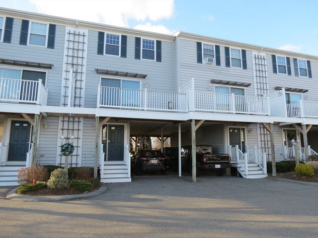 $2,750 | 219 Beach Road, Unit 2 | Salisbury Beach