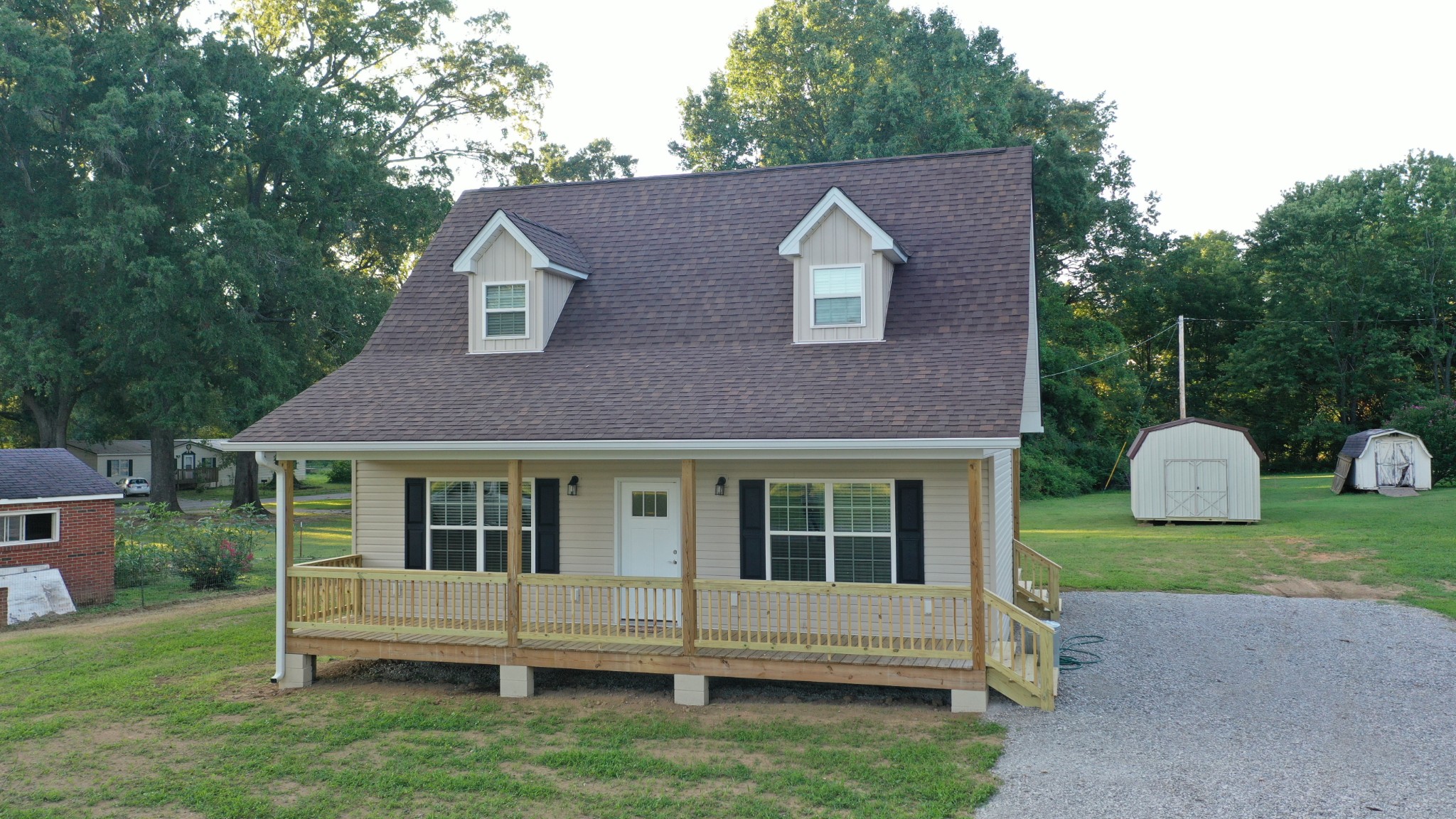 a view of house with a yard