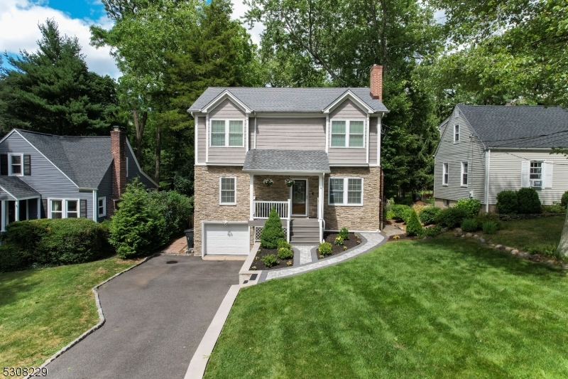 a view of a yard in front of house