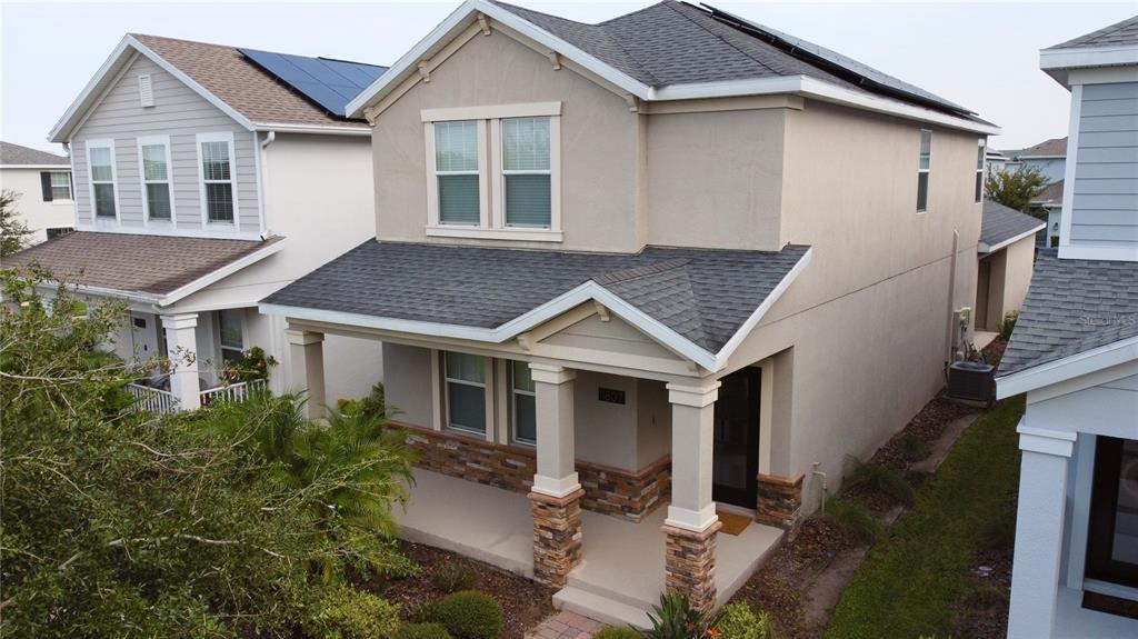 a view of a house with backyard and garden