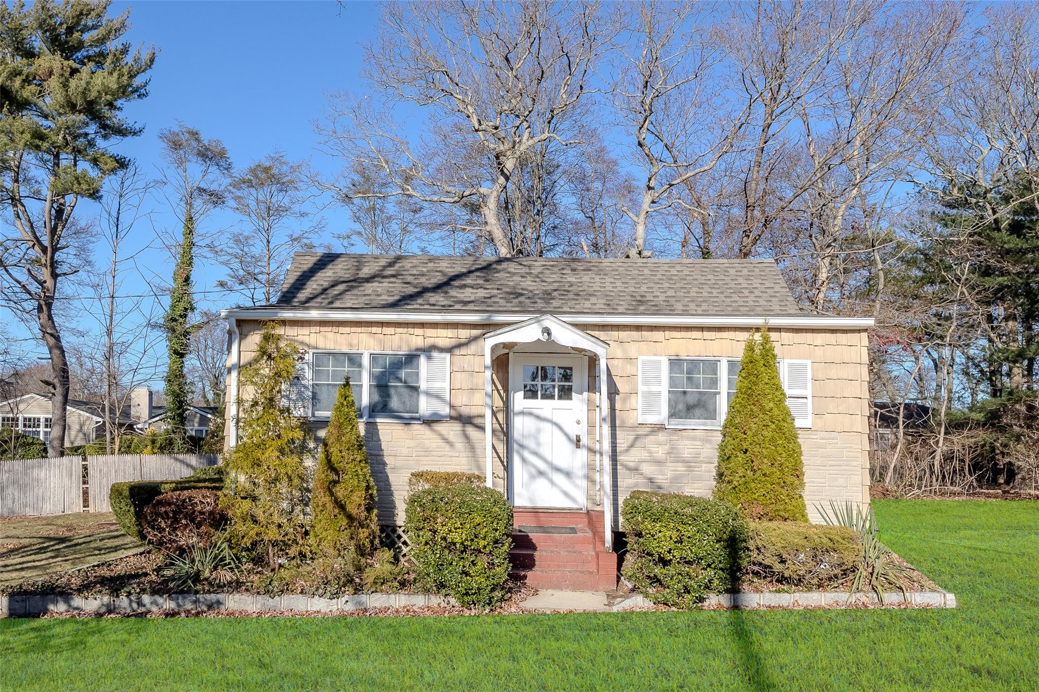 View of front of home featuring a front yard