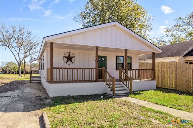 $212,900 | 715 Edgar Street | Yoakum