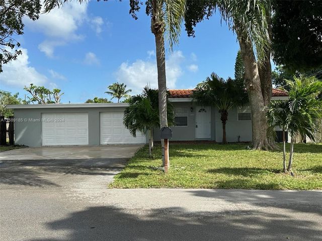 $549,999 | 2301 Southwest 66th Avenue | Miramar Isles