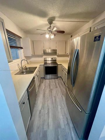 $2,000 | 454 North Laurel Drive, Unit 1505 | Margate