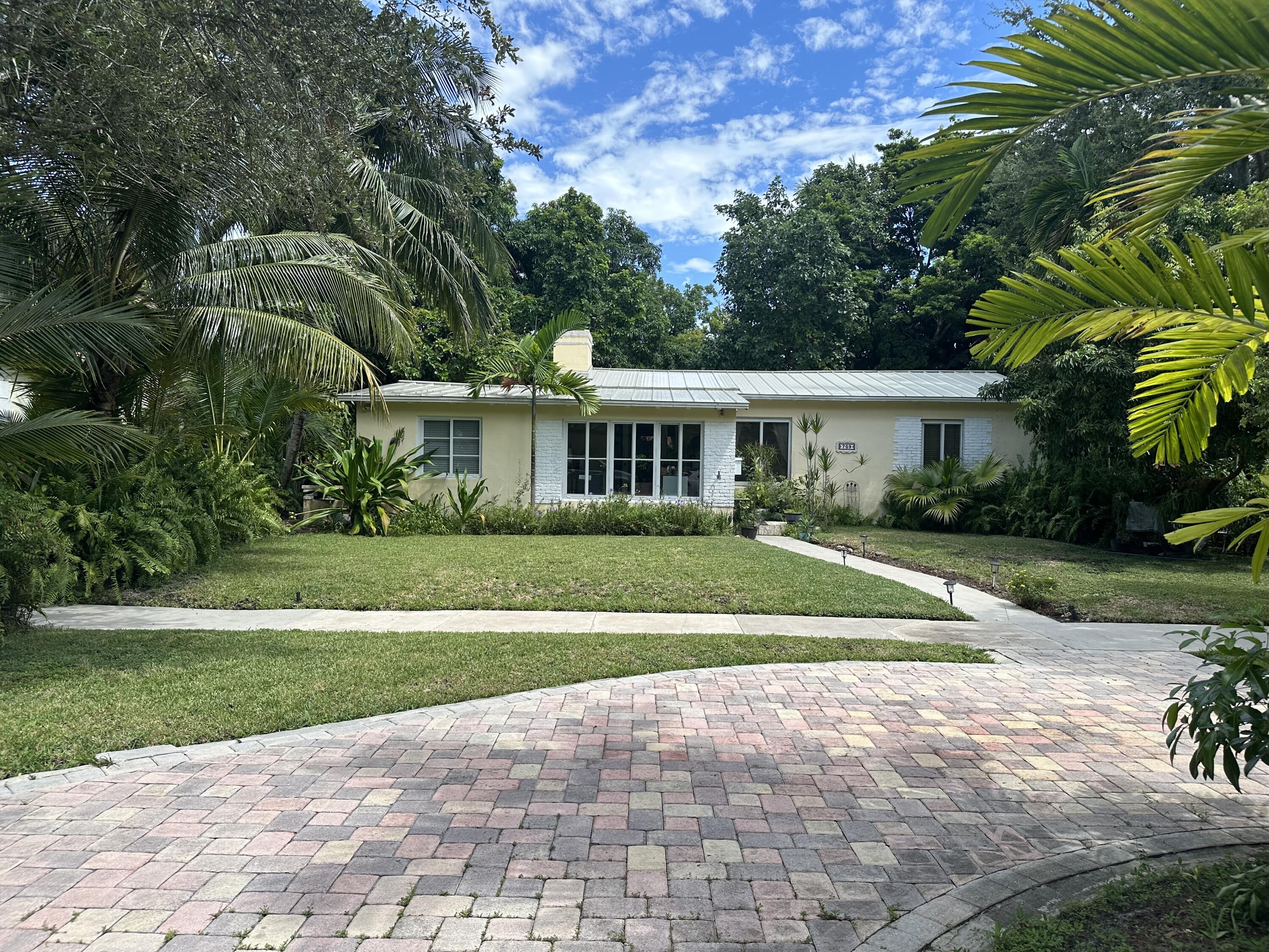 a view of house with a yard