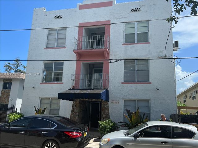 $1,550 | 428 Southwest 9th Street, Unit 8 | The Roads