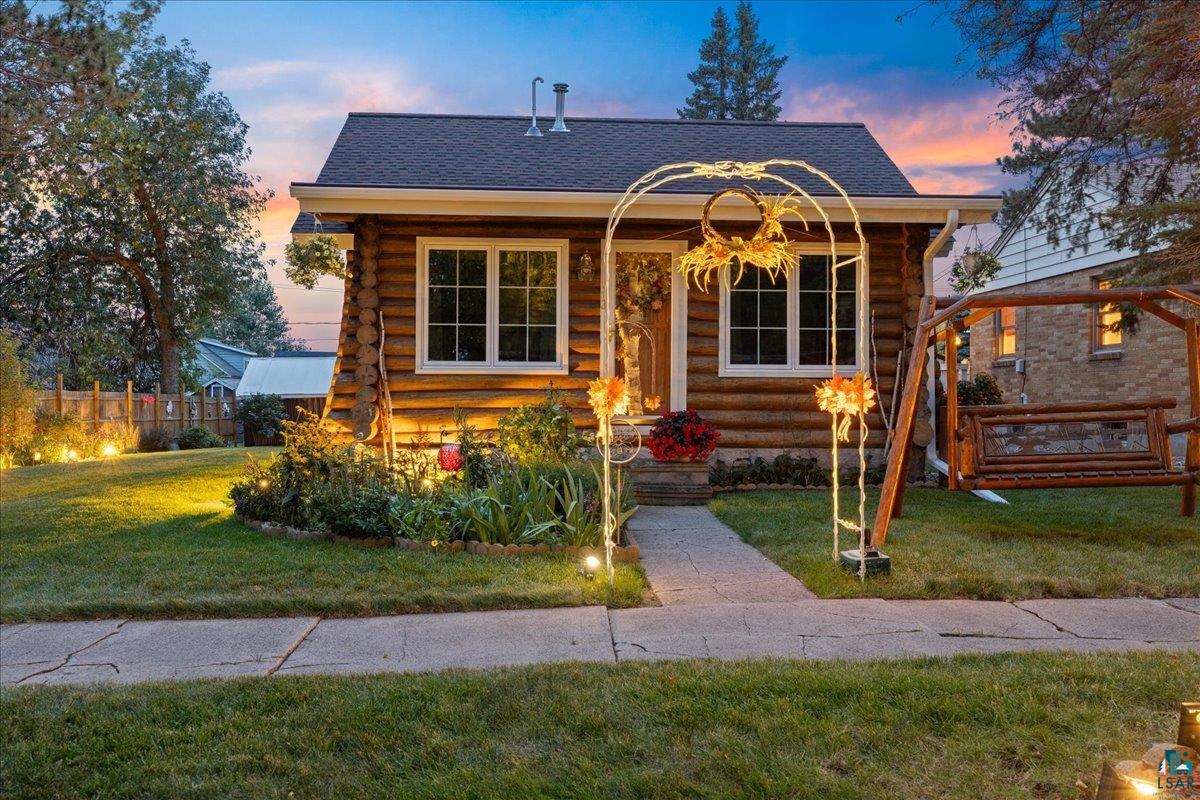 View of front of house featuring a yard