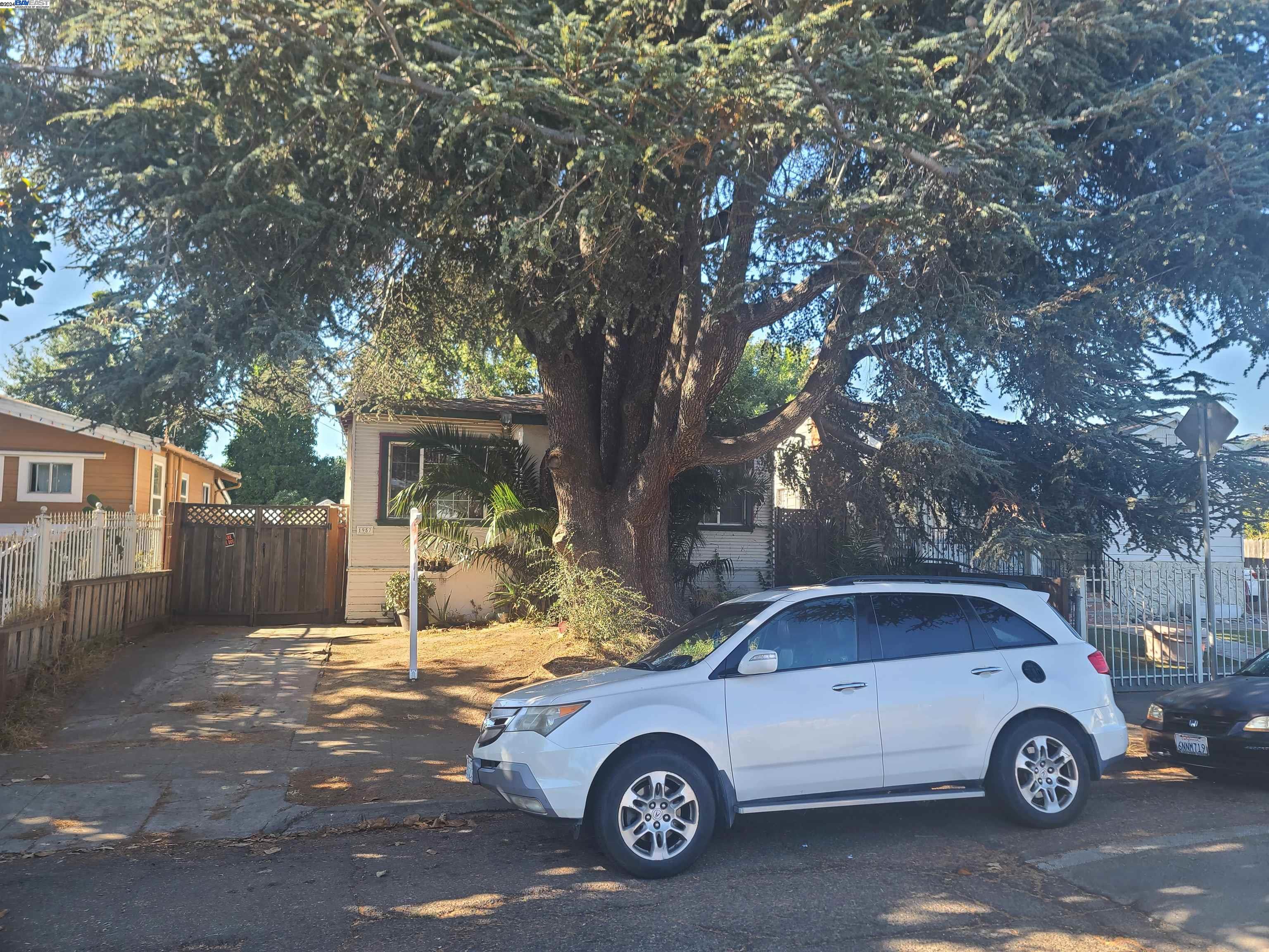 a view of a car in front of a house