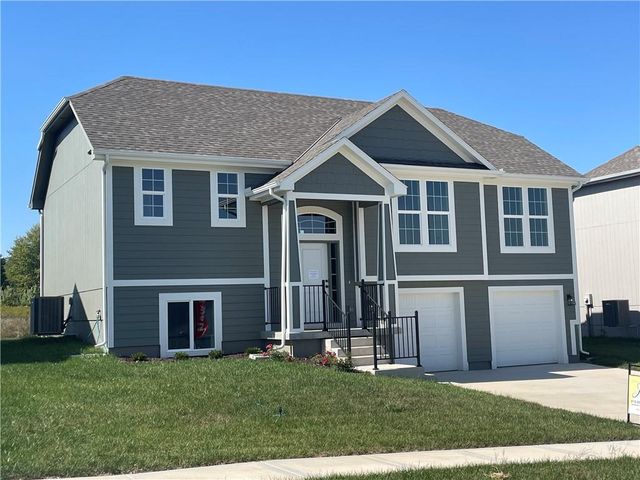 $339,900 | 2108 Southeast Oak Ridge Drive | Oak Grove