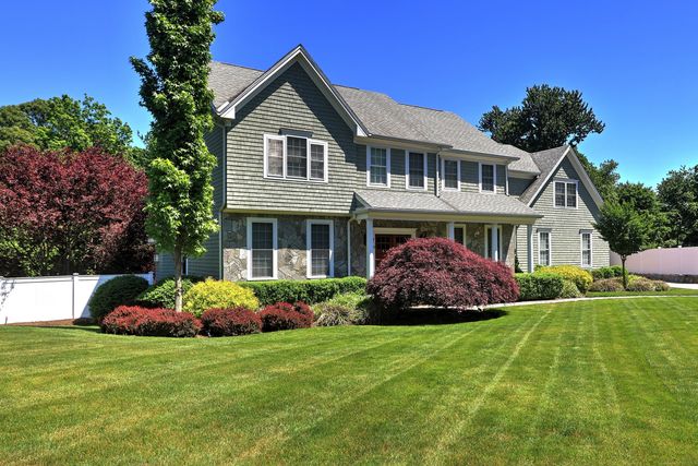 $1,350,000 | 60 Milford Chase | Parkway-Wheelers Farm Road