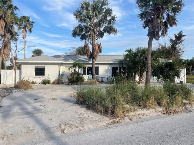 $750,000 | 909 Mandalay Avenue | Clearwater Beach