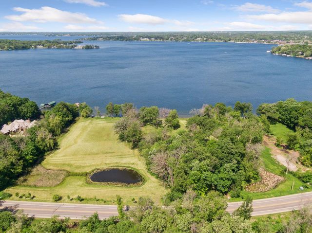 $8,995,000 | 535 Bushaway Road | Wayzata