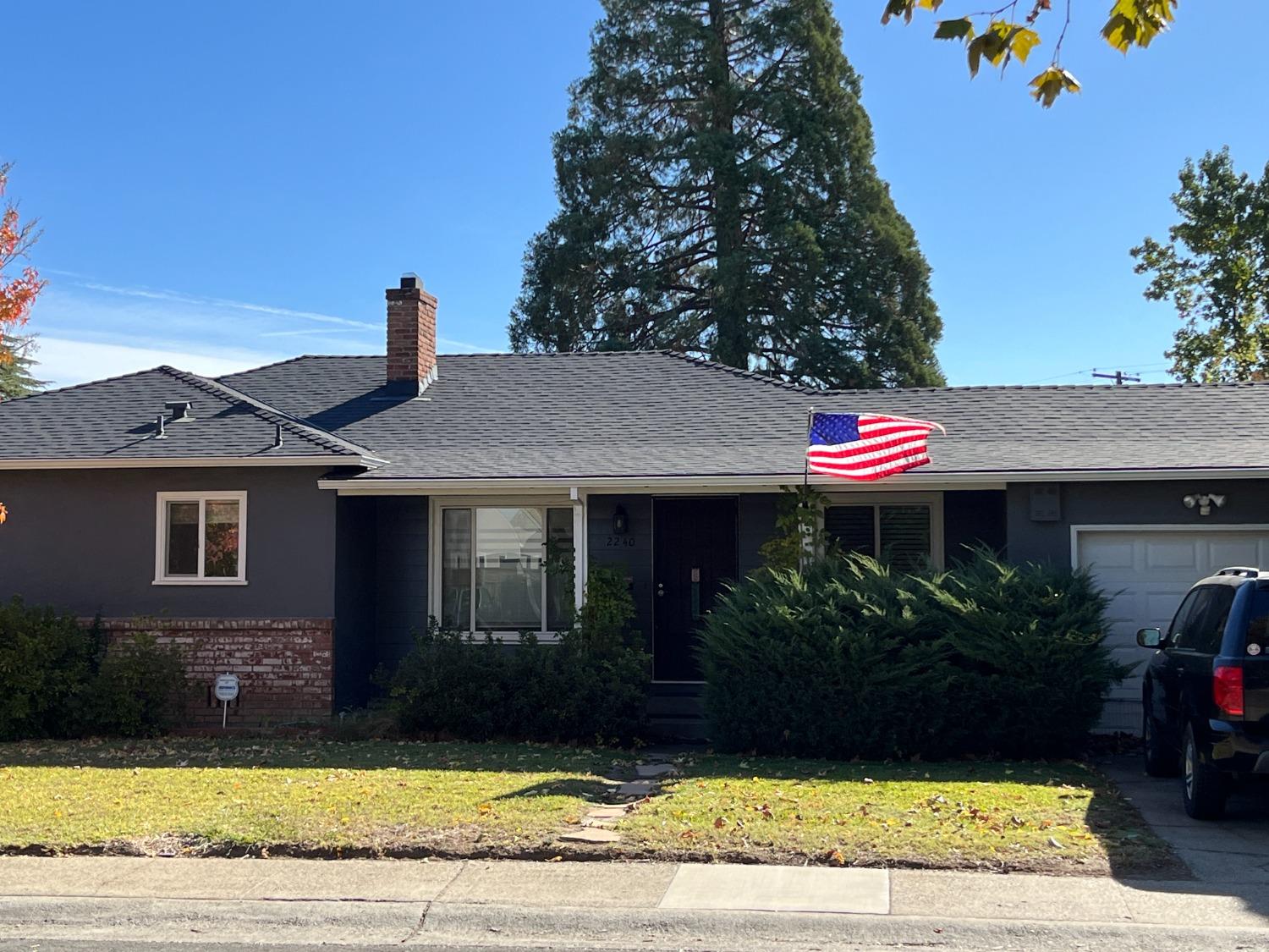 a view of a house with a yard